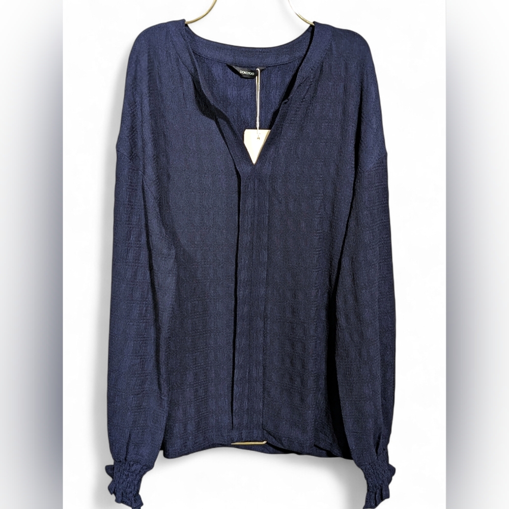 💙 NWT Dokotoo Navy Blue Textured Smocked Cuff V-Neck Blouse M 🌟